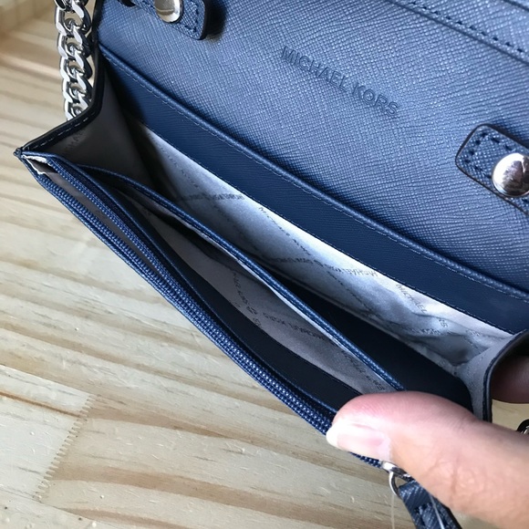 Michael Kors Purse🎈🎈 - Picture 9 of 11